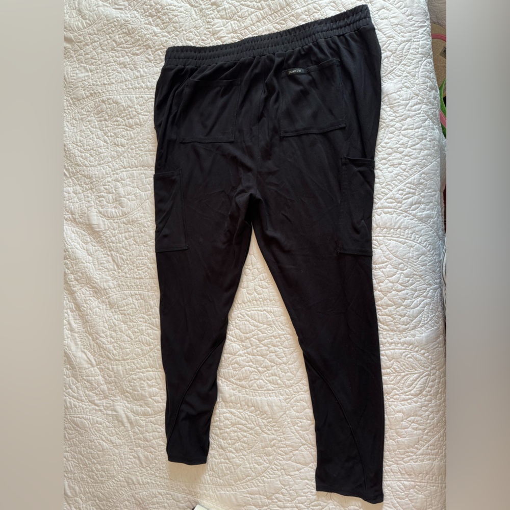 Jaanu Skinny black scrub pants size 1x